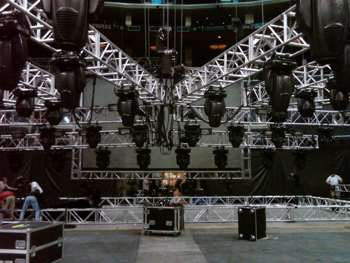 How to Mount Stage Lights Safely on Trusses